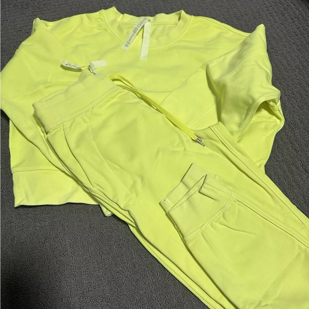 Lululemon neon yellow highlighter scuba set pants size 6 sweatshirt size 8 EUC